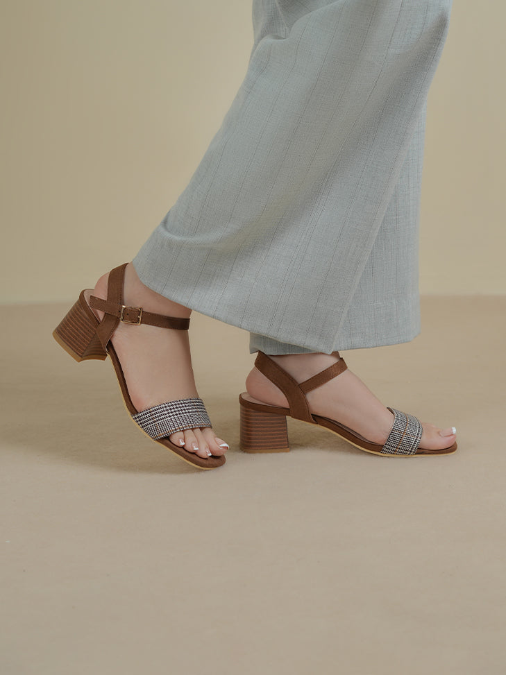 files/Block_Heel_0451410c-af0e-4cca-91a8-289c318e85a5.jpg